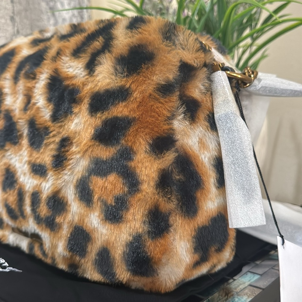 Kurt Geiger London
Kensington Puff Camera Crossbody Bag - Picture 11 of 17